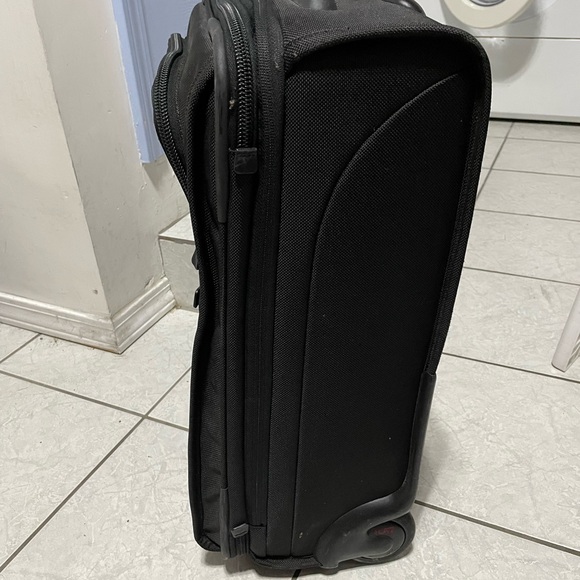 TUMI Alpha Continental Expandable 21" Carry On Upright Luggage 2 Wheel - Picture 10 of 15